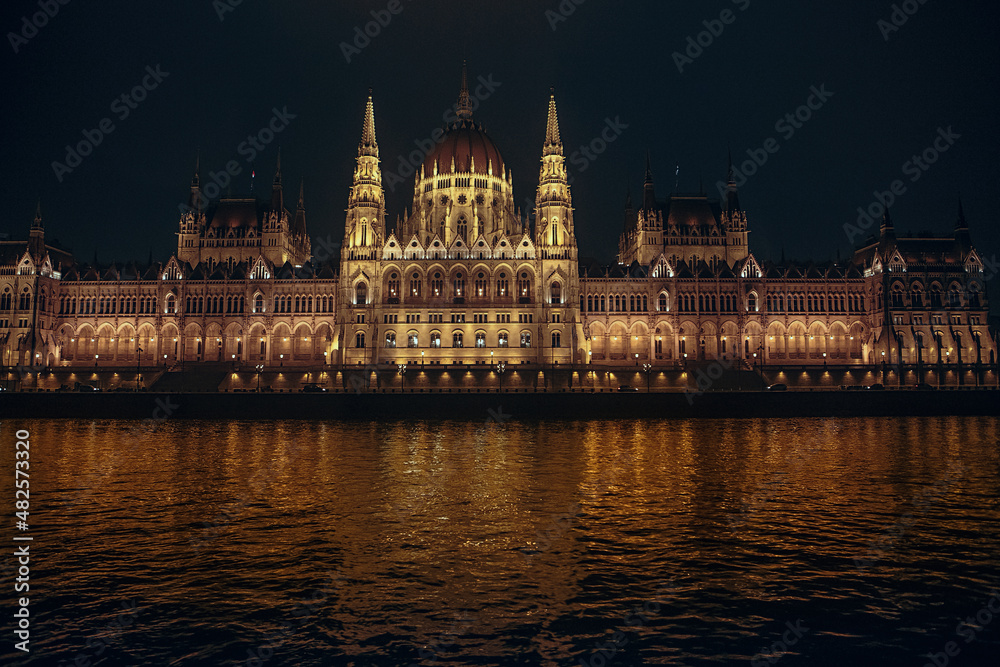 Obraz premium Parliament, Budapest, Hungary at night