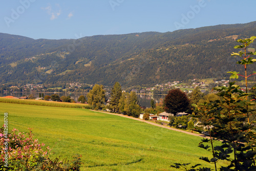 Ausblick auf den Ossiacher See in Känten photo