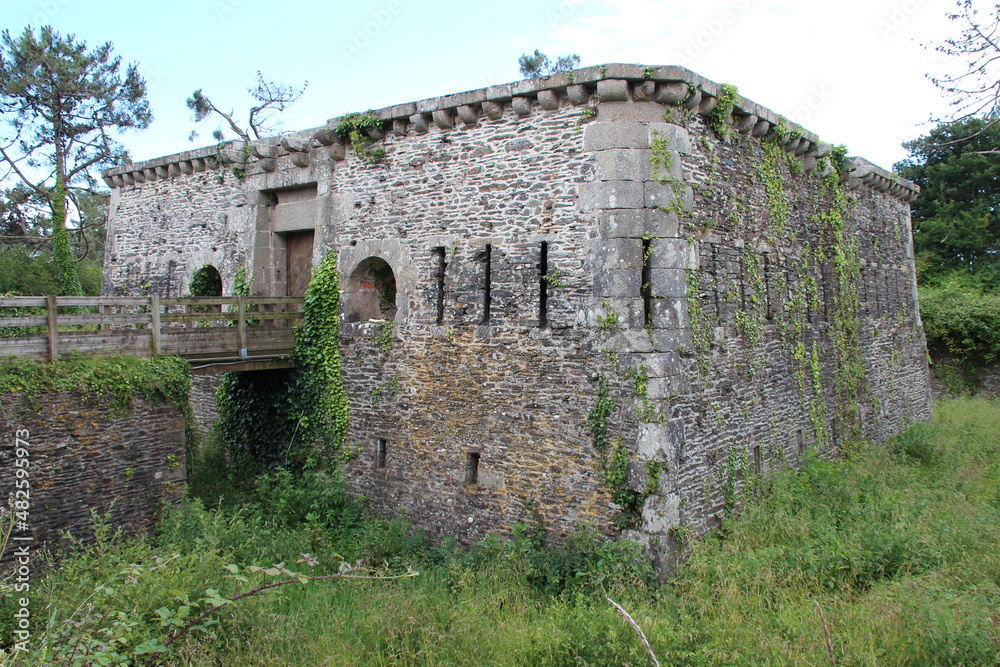 fort at the pointe des espagnols in roscanvel in brittany (france) 