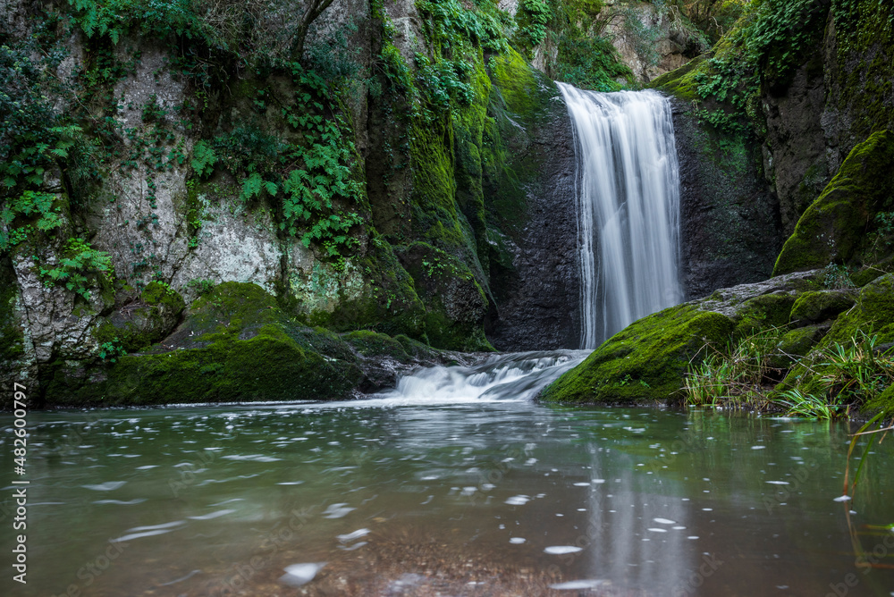 Fototapeta premium Sardegna: Sedini, cascata Pilchina di li Caaddaggi