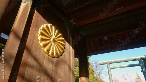 冬の晴天　靖国神社　神門