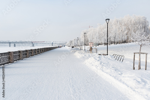 Bild auf Leinwand Beautiful city landscape in snowy winter. Novosibirsk embankment