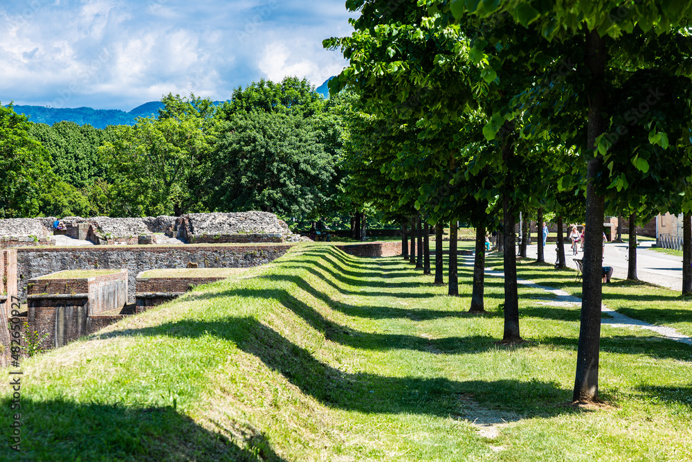 Le mura di Lucca in Toscana