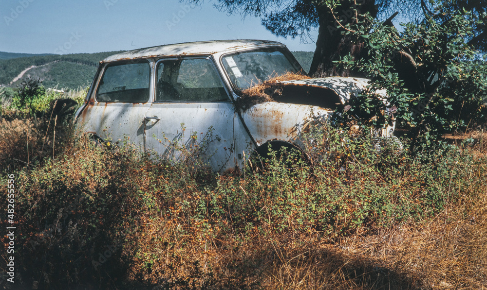 Aljezur. Portugal. Algarve. Car wreck. Oldtimer. Mini. Aljezur. Portugal. Algarve. Car wreck. Oldtimer. Mini.
