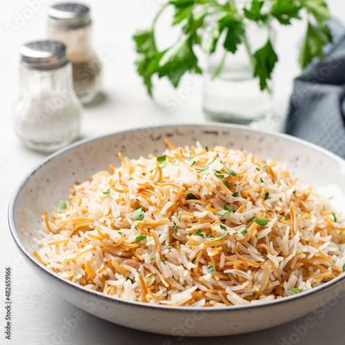 Bilde på lerret Rice with vermicelli in plate on concrete background