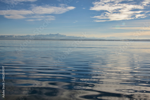 Am Bodensee mit Blick zu den Alpen