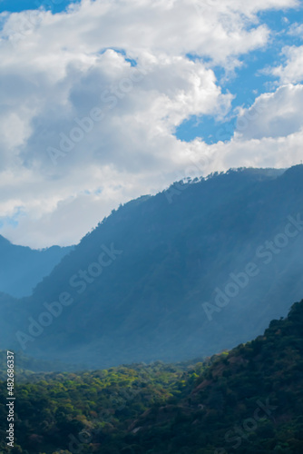 silueta de montañas con nubes  © Bruno adrian