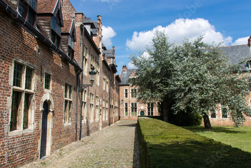 Le grand béguinage de Louvain (Groot Begijnhof van Leuven en néerlandais)dont l'origine remonte au xiiie siècle, est le plus vieux et le plus grand de la ville belge de Louvain, dans la province du Br photo