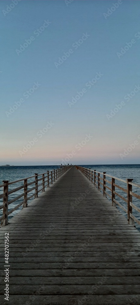 A pontoon at sea for a journey to infinity. 