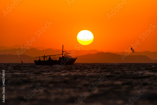 Sunset kiteboarding © ohrim