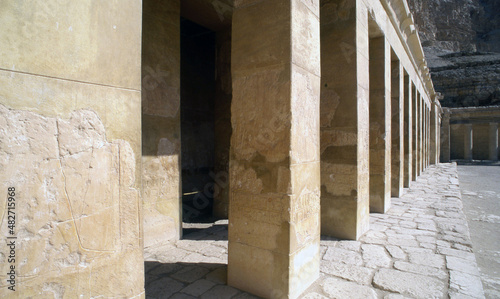 ハトシェプスト女王葬祭殿　石柱　エジプト