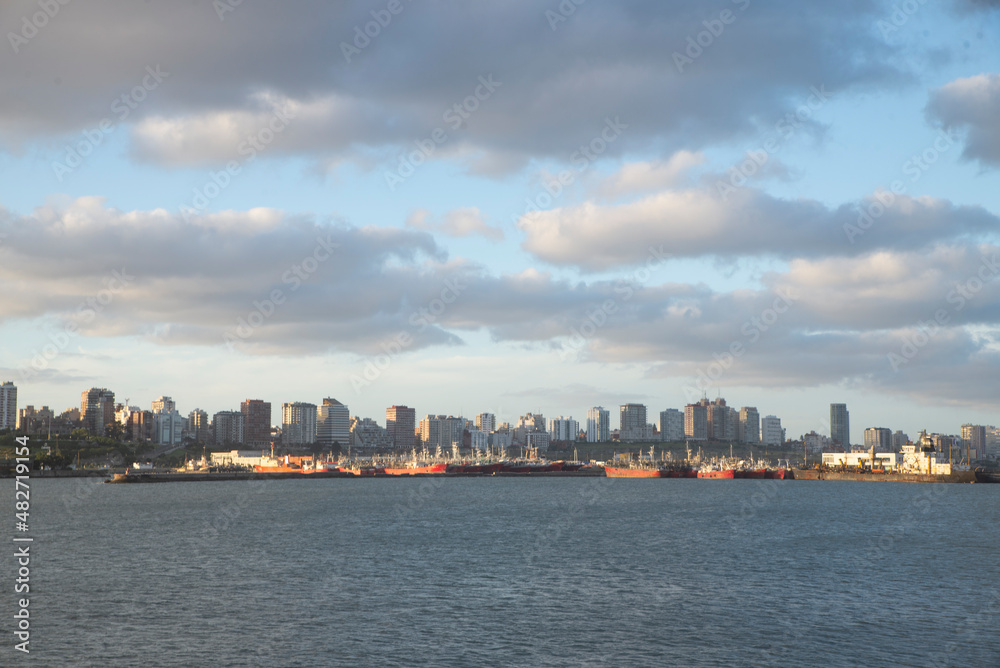 Fototapeta premium Mar del Plata harbour and town, skyline