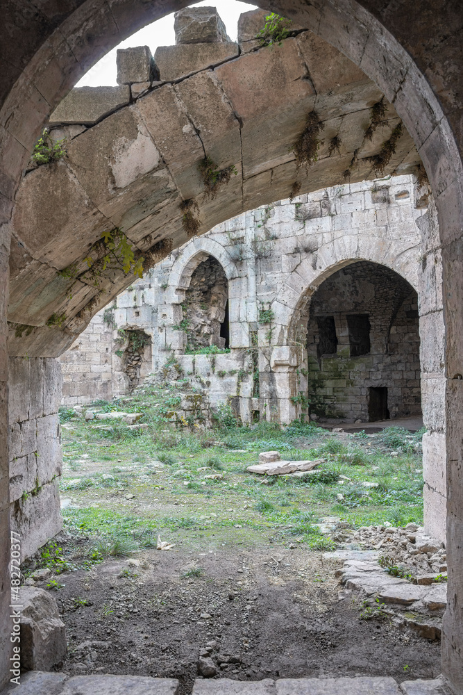Ruins of castle krak de chevalier in syria - obrazy, fototapety, plakaty 