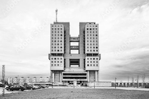 Obraz na płótnie House of Soviets in Kaliningrad, an abandoned building in the architectural style of Soviet modernism w salonie