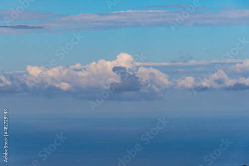 Conjunto de nubes en la isla de Tenerife
