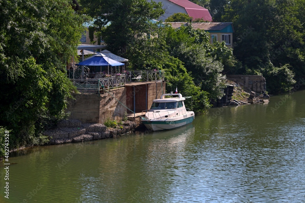 Obraz premium boat on the river