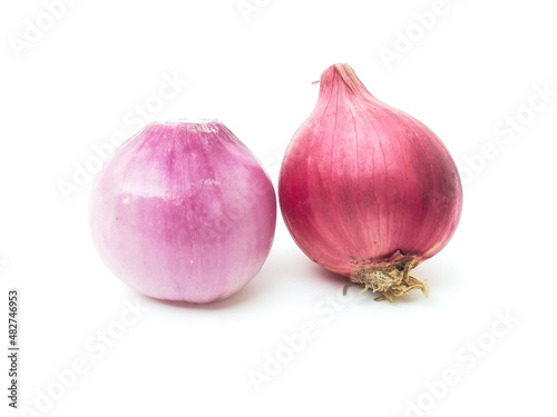 Freshly harvested shallots have medicinal properties that relieve colds, placed separately on a white background.