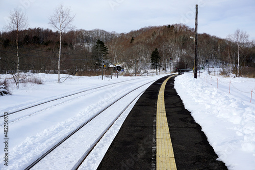 真冬の駅ホーム 釧網本線 塘路駅 © mnaoki