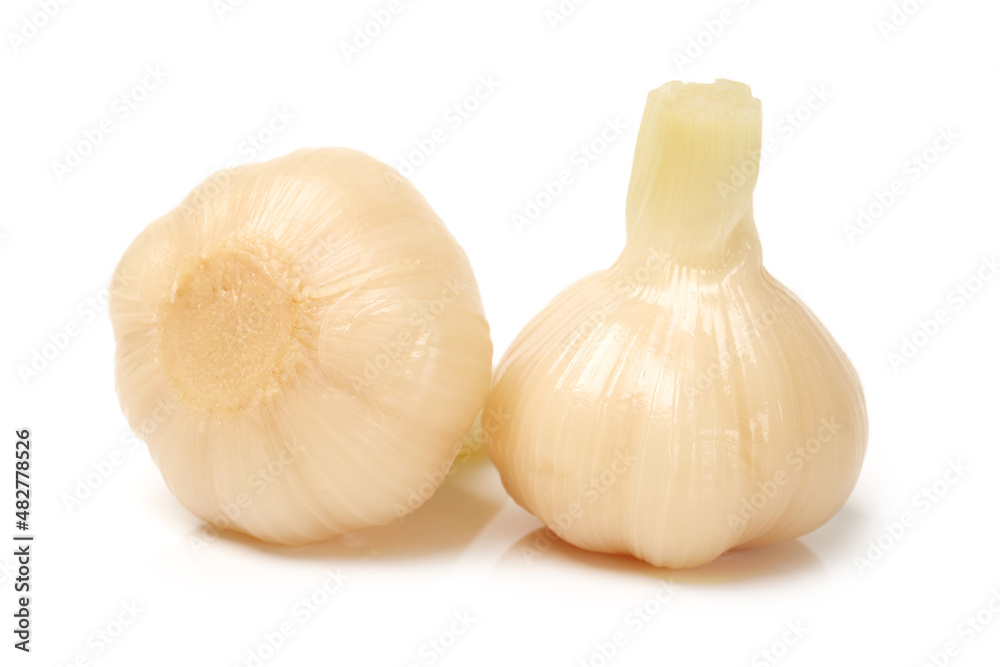 Obraz premium Sweet and sour garlic on white background 