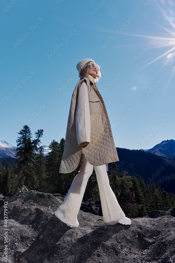 Naklejka premium young woman nature autumn style travel to the mountains landscape
