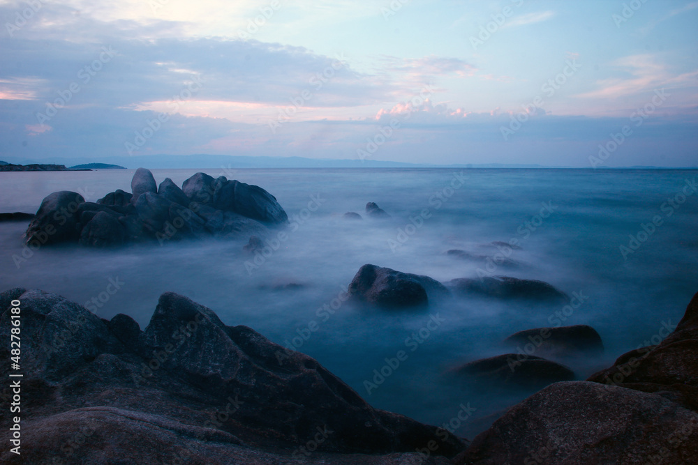 Fototapeta premium sea smooth waves in the evening