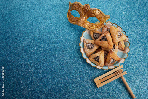 Fotografie Jewish holiday Purim background with hamantaschen or hamans ears cookies, carniv