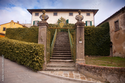 Italia, Toscana, Pisa, Peccioli, il paese colorato di Ghizzano. La villa e tenuta di Ghizzano. photo