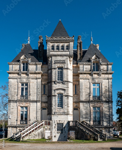 Casa antiga em Ustaritz no País Basco photo