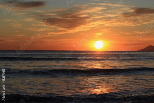 白浜海岸の朝日 © ゆず