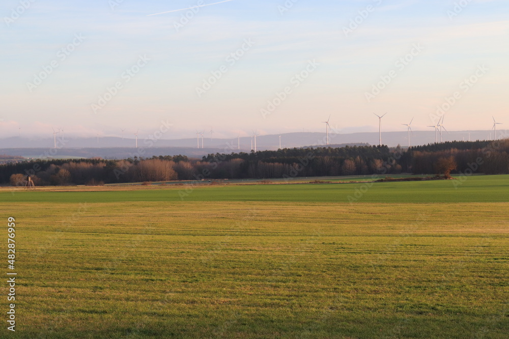 Herbstlandschaft. Herbstlicht. Windpark im Herbst. Herbstlandschaft. Herbstlicht. Windpark im Herbst.