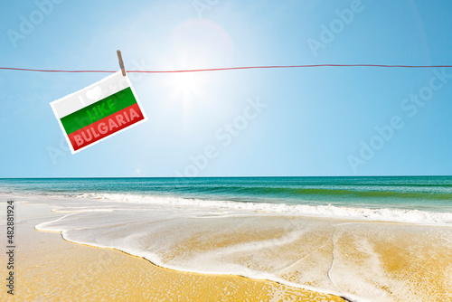 Sandstrand am Goldstrand an der Bulgarischn Schwarzmeerküste mit Bulgarischr ...
