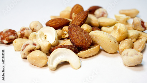 栄養豊富なミックスナッツの写真