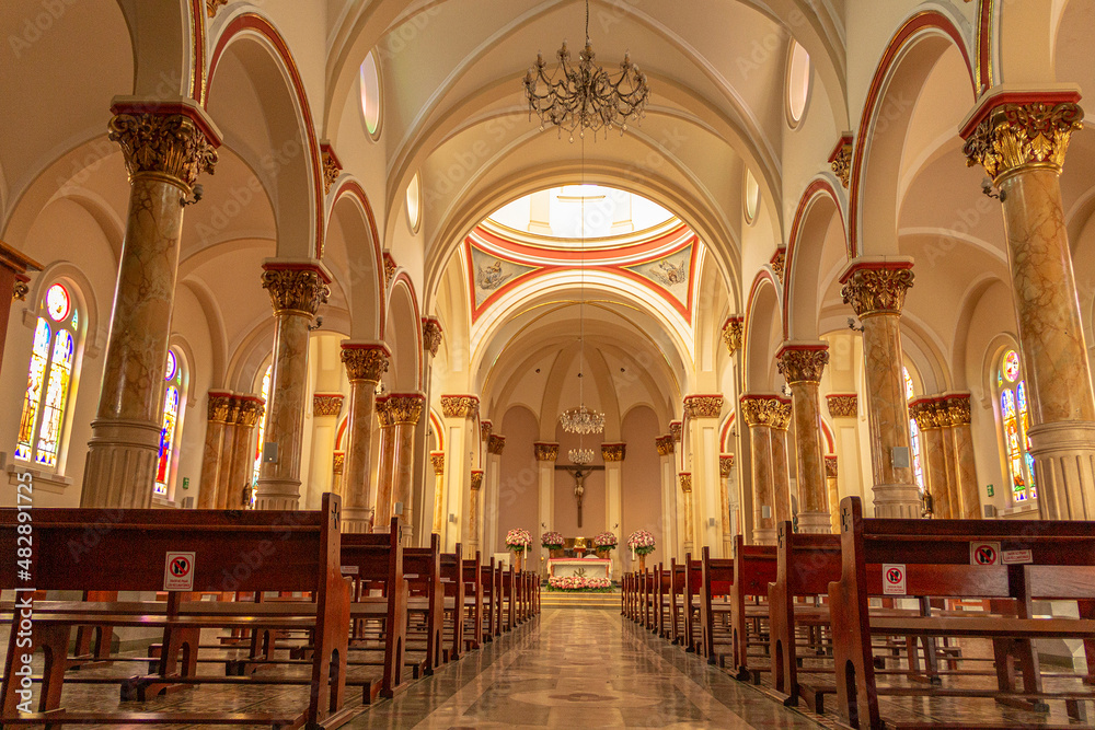 Interior iglesia de Subachoque, Colombia