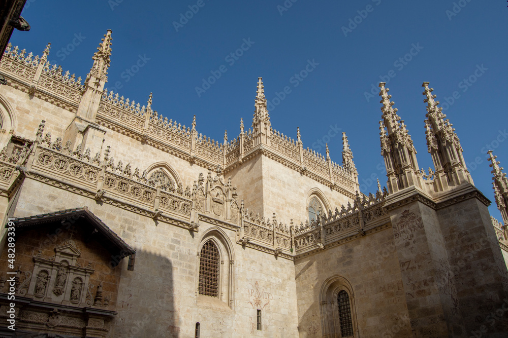 Arquitectura de la entrada del sepulcro de los Reyes Católicos en Granada