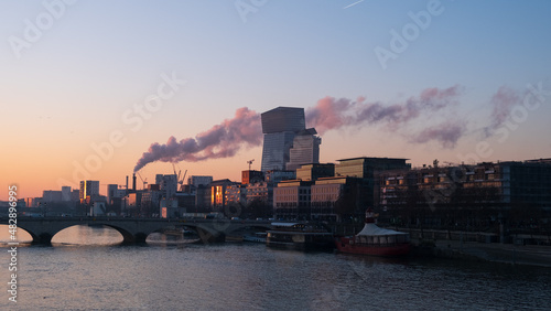 Photography Scenic view on the Duo tower and the Seine river, Paris, at sunrise