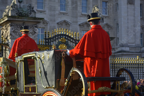 Canvas Print View of Buckingham Palace and the royal guards