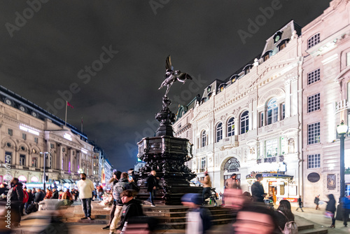 Fotografie Night view of Piccadilly Circus in London