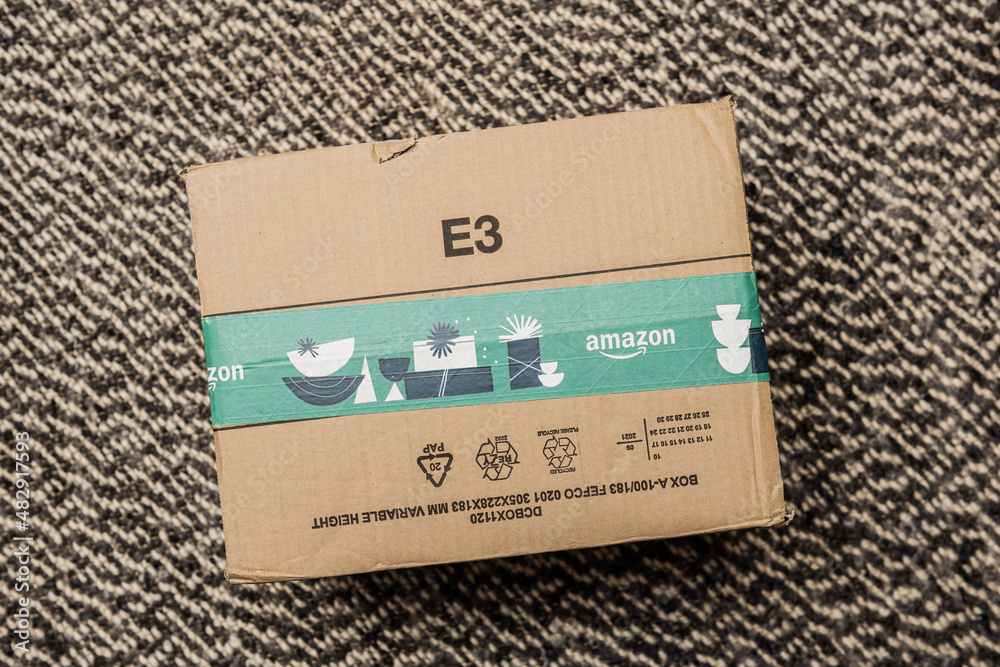 Paris, France - Nov 29, 2021: View from above of Amazon prime cardboard  with Christmas Winter holiday scotch tape - number E3 packaging foto de  Stock | Adobe Stock