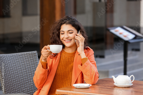 Beautiful woman drinking te...