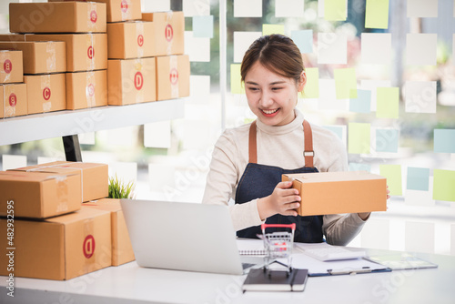 Small start-up business owners checking parcels at work, salespeople, checking production orders. Pack products for delivery to customers Sell ​​Ecommerce Shipping Ideas