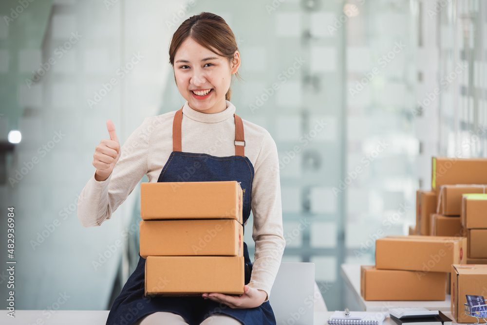 Small start-up business owner Excited about great sales, salespeople, checking production orders. Pack products, send to customers, sell ecommerce delivery ideas. Small start-up business owner Excited about great sales, salespeople, checking production orders. Pack products, send to customers, sell ecommerce delivery ideas.