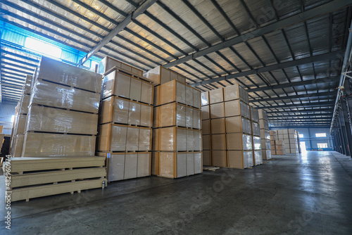 Wood board products are in the storage workshop, North China