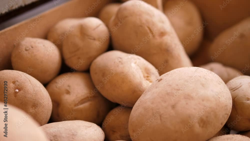 Raw potato food in basket in an italian local market
Raw potato food in basket in an italian local market