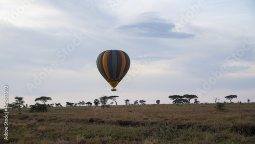 hot air balloon in sertengeti Afrika
