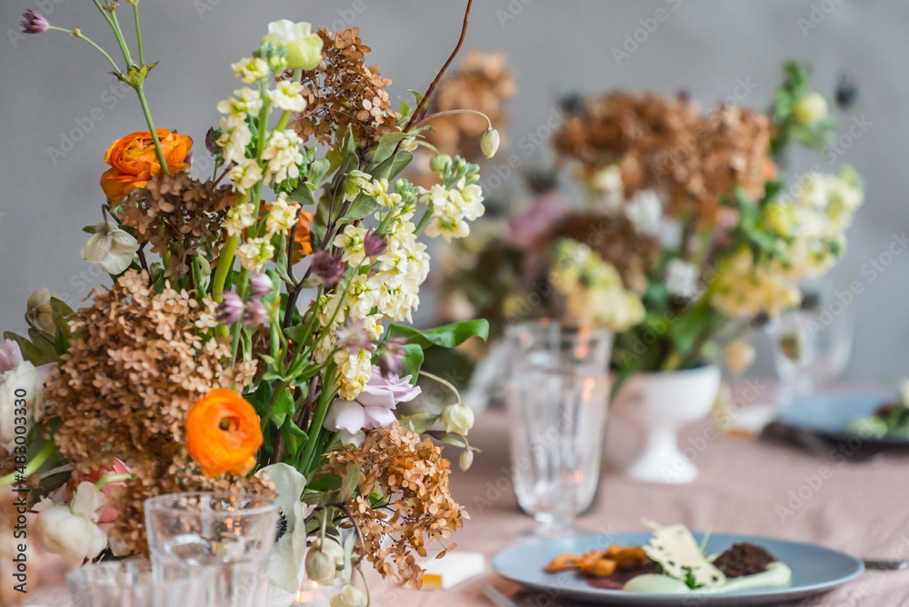 Easter table with nice flowers Easter table with nice flowers