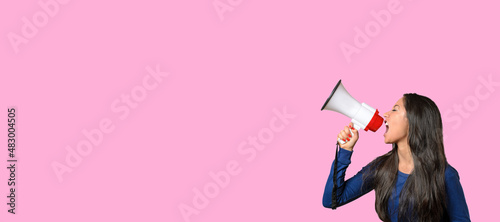 Εκτύπωση καμβά Young woman yelling over a loud hailer