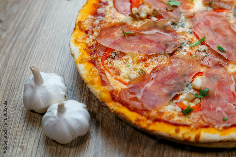 pizza with prosciutto crudo, mushrooms, mozarella, red bell peppers and parsley pizza with prosciutto crudo, mushrooms, mozarella, red bell peppers and parsley