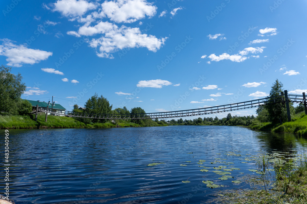 Obraz premium suspended wooden bridge