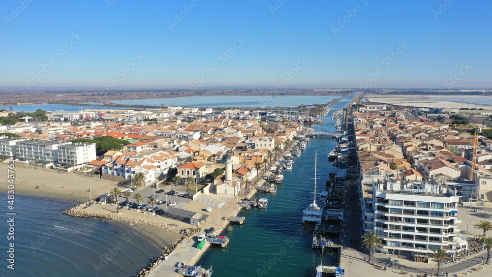 survol du grau-du-roi et port Camargue  en Occitanie dans le sud de la France
