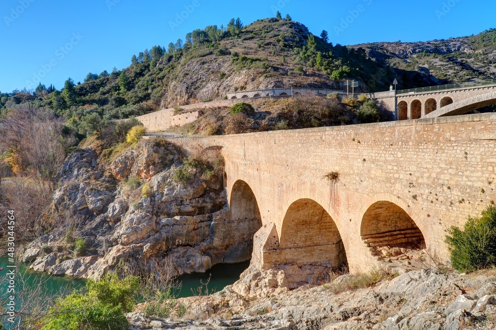 survol du pont du diable près de saint Guilhem le désert en Occitanie dans le sud de la France